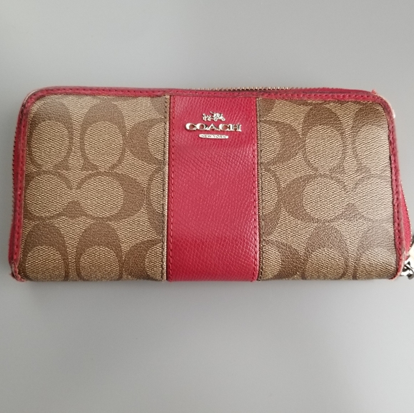 COACH Large Zippy Compact wallet Signature /Philippines - Picture 1 of 16